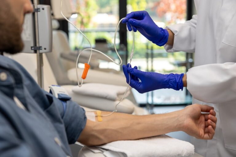 Paciente oncológico en consulta médica