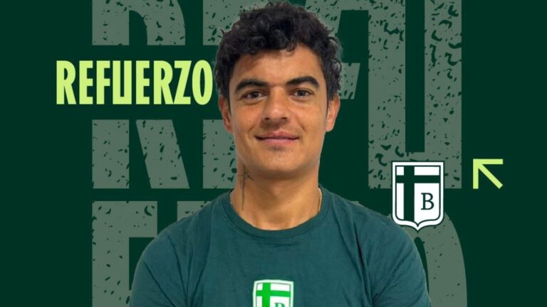 Carlos Beltrán con la camiseta de Sportivo Belgrano