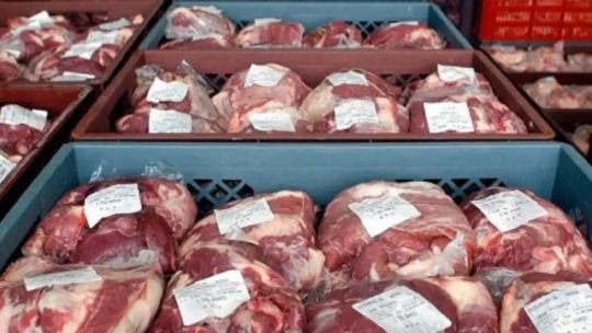 Cortes de carne vacuna en una carnicería argentina