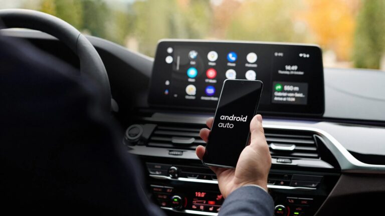 Pantalla de Android Auto en un vehículo