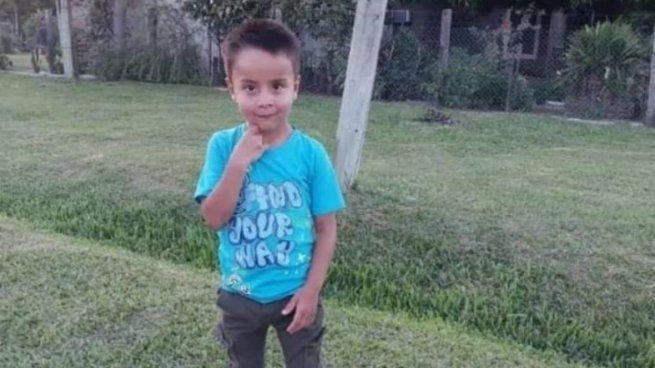 Fotografía de Loan Peña y del menor entrevistado en Paraguay para comparación