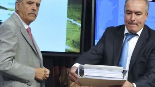 Portada del diario Perfil del 26 de noviembre de 2006 con el título 'Investigan sobornos millonarios para la construcción de un gasoducto de De Vido'