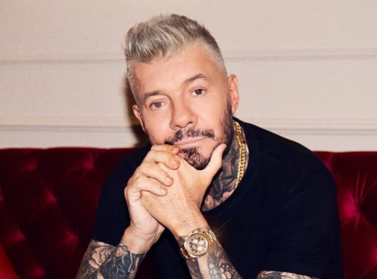 Marcelo Tinelli en el set de stream de Infobae
