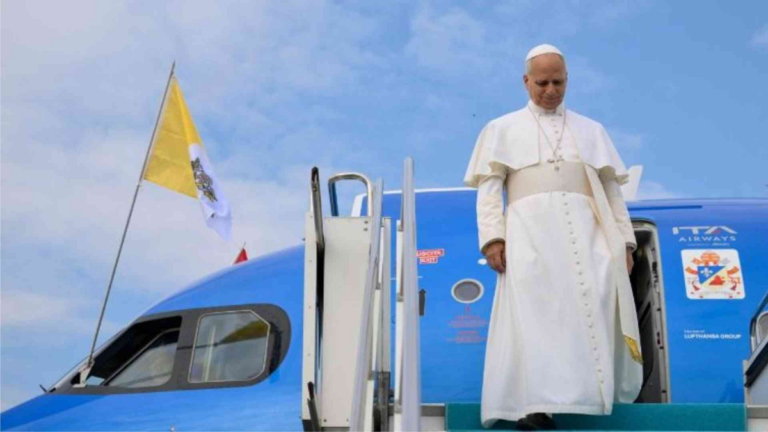 Monseñor Marcelo Colombo junto al nuevo embajador del Vaticano en Argentina