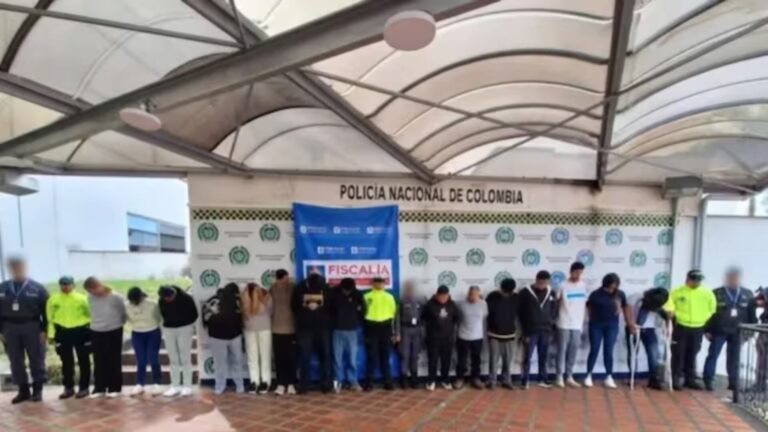 Operativo policial contra red de fraude informático Los Cyber en Colombia