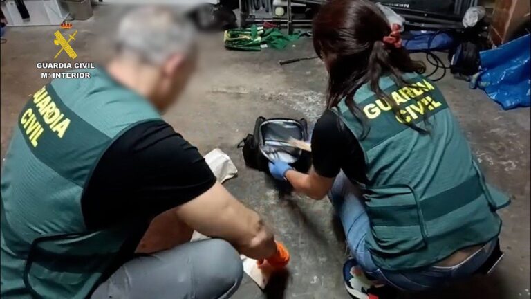 Agentes de la Guardia Civil durante un operativo