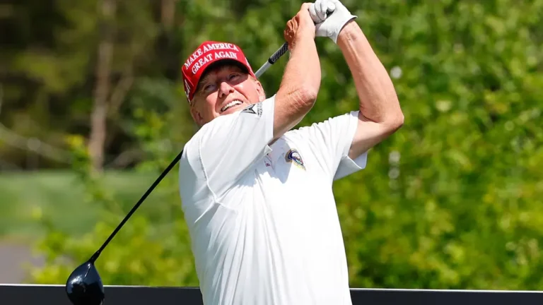 Donald Trump en un campo de golf