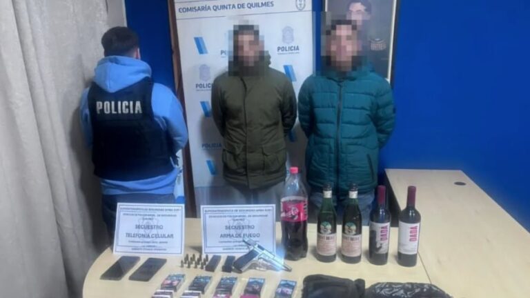 Policía durante allanamiento en vivienda de Avellaneda por robo a mano armada