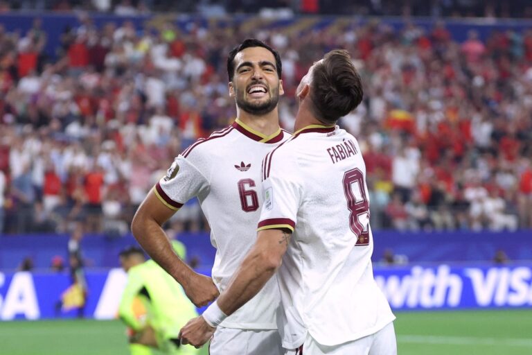 Jugadores de España celebrando el gol de Mikel Merino ante Portugal en el Mundial 2026