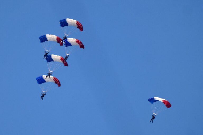 Desfile militar del Día de la Bastilla en los Campos Elíseos de París