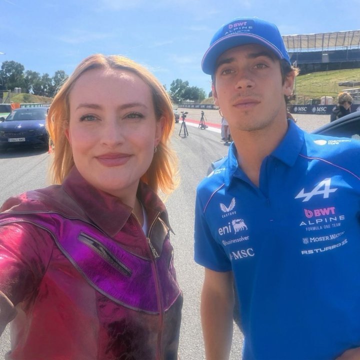 Franco Colapinto y Amelia Dimoldenberg en la serie Princess Passenger