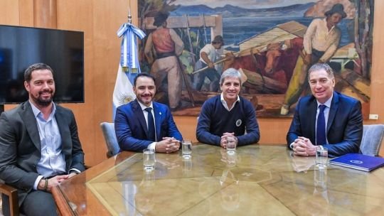 Gobernador de Corrientes Juan Pablo Valdés en reunión con ministro Luis Caputo