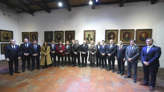 Gráfico de barras que muestra la caída de transferencias no automáticas a provincias en 2026