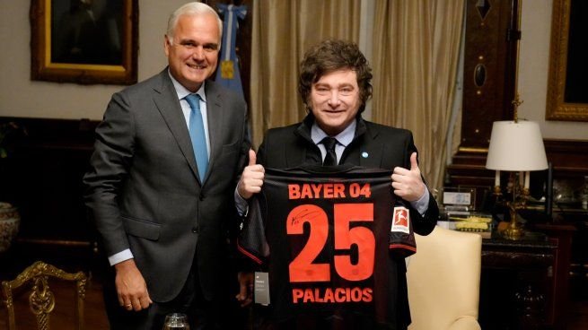 Presidente Javier Milei en reunión con directivos de Bayer en Casa Rosada
