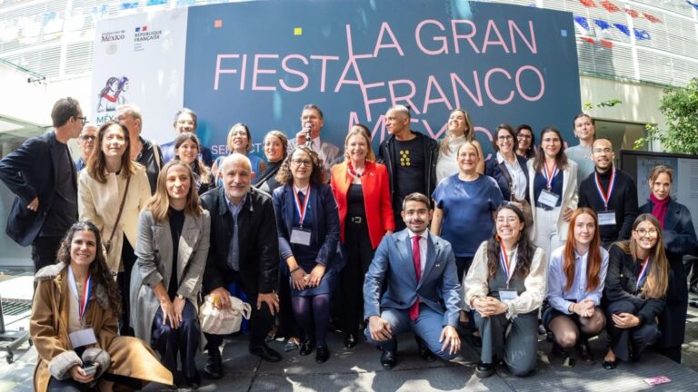 Cartel de la Gran Fiesta Franco-Mexicana con los logotipos de México y Francia