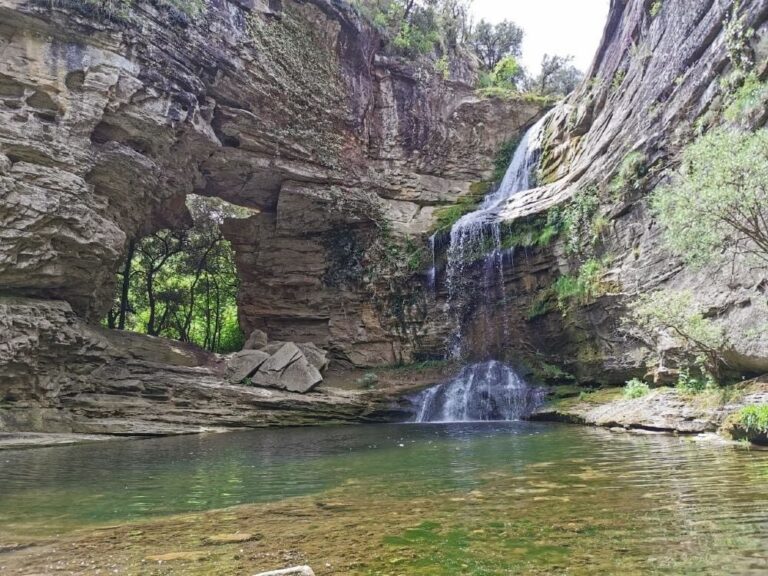 Poza natural en un parque de Cataluña