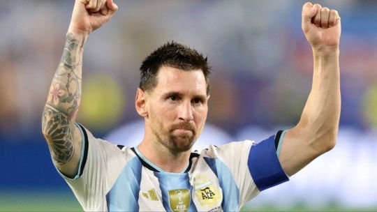 Lionel Messi con la camiseta de la selección argentina tras la final del Mundial
