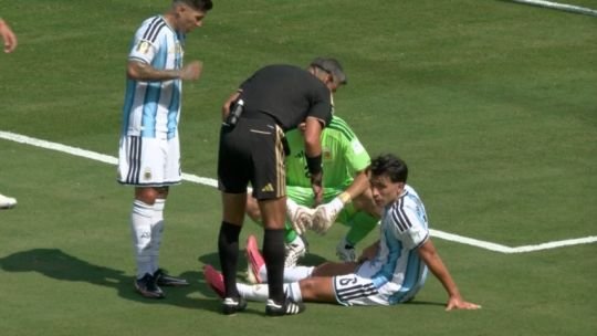 Lisandro Martínez lesionado durante la final del Mundial 2026 entre Argentina y España