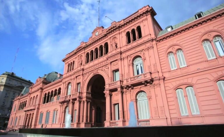 Fachada de la Casa Rosada, sede del Poder Ejecutivo en Buenos Aires