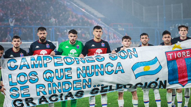 Estadio Gran Parque Central con hinchada de Nacional de Uruguay durante partido contra Tigre