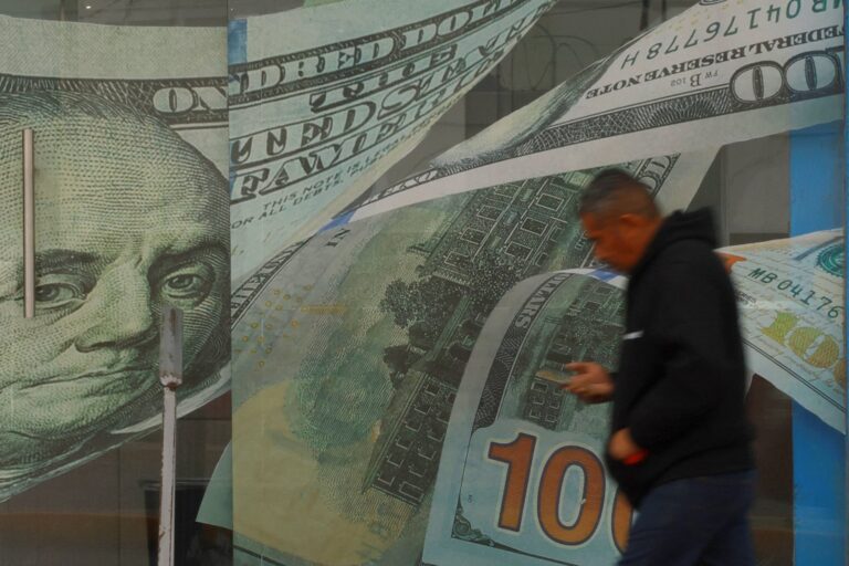 Gráfico de revaluación del peso colombiano frente al dólar