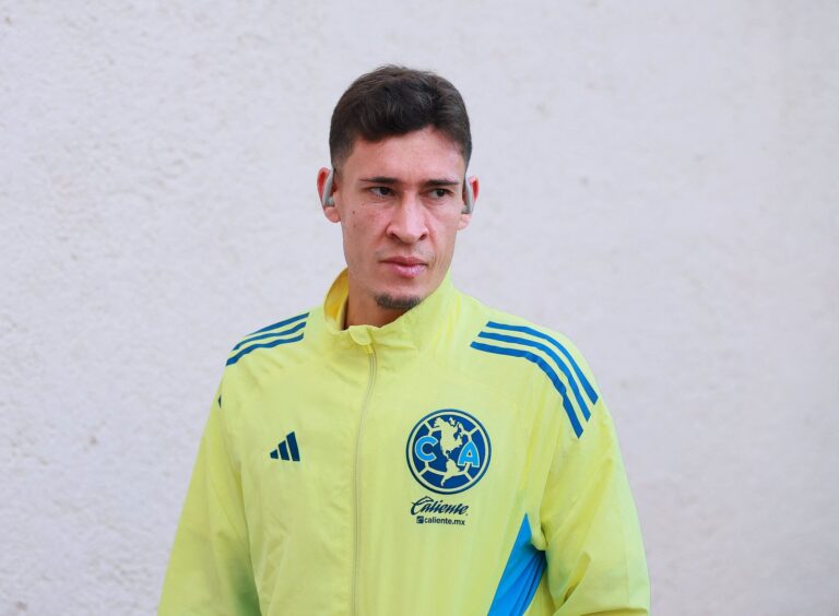 Rodrigo Dourado durante un partido con el América
