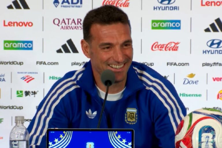 Lionel Scaloni y Germán Denis durante conferencia de prensa en Miami
