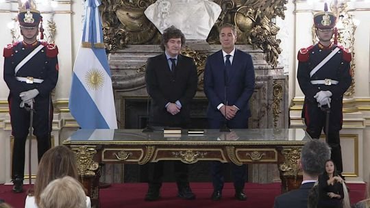 Diego Santilli y Javier Milei en un acto político