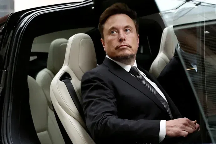 Vehículos Tesla en un estacionamiento