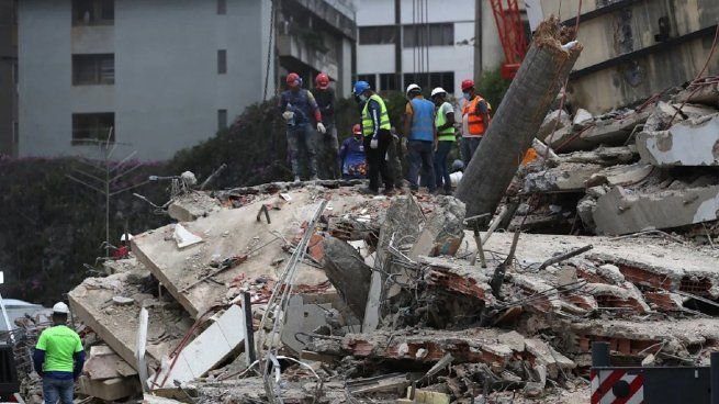 Edificios derrumbados en La Guaira tras los terremotos de junio en Venezuela