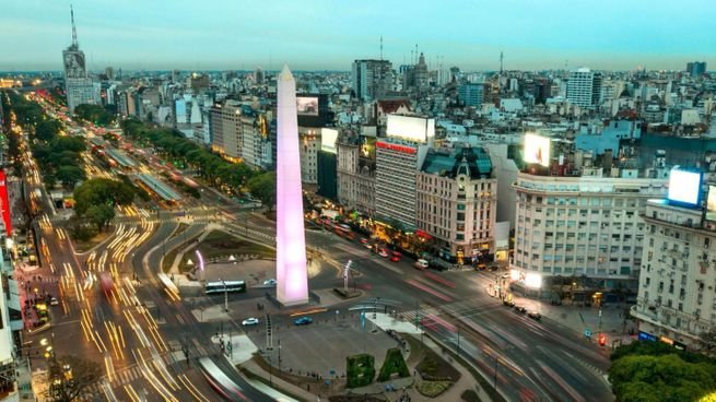 Mapa del transporte público en el AMBA con líneas de colectivos, trenes y subte
