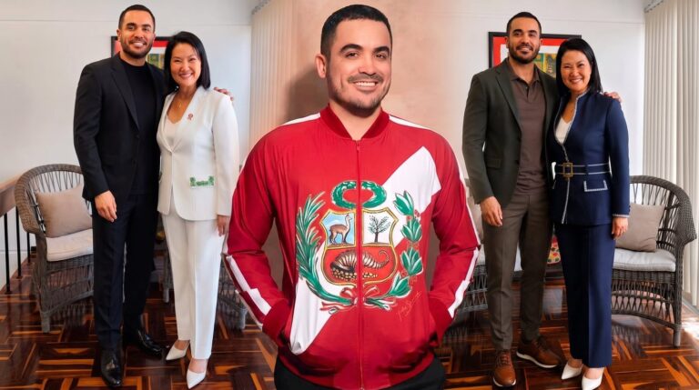 Yirko Sivirich, diseñador peruano, posa junto a uno de sus diseños