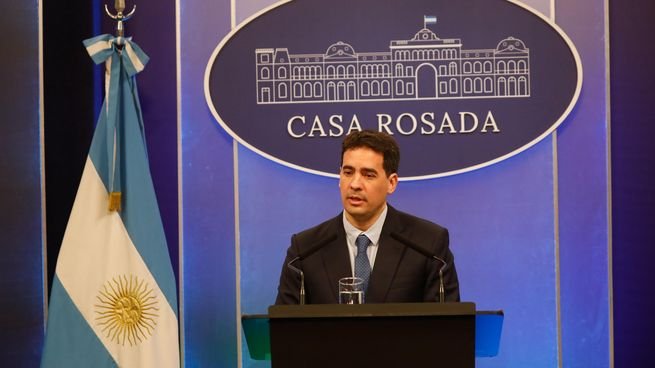 Adrián Ravier en conferencia de prensa