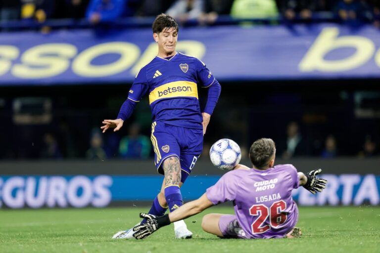 Jugadores de Boca Juniors celebran el gol ante Lanús en la Bombonera