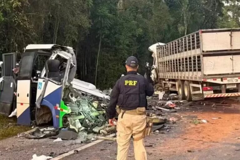 Vista de la carretera BR-373 en Ipiranga, Paraná, donde ocurrió el choque entre un autobús y un camión