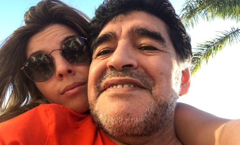 Diego Maradona en un acto público