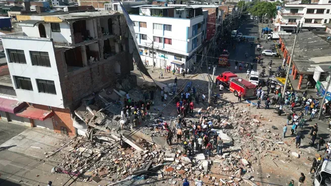 Edificios dañados tras el terremoto en Colombia