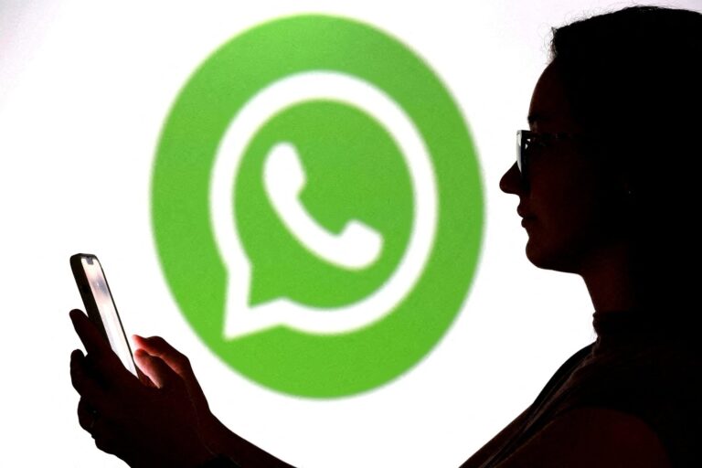 Captura de pantalla de WhatsApp mostrando la opción de crear un nuevo grupo con miembros seleccionados
