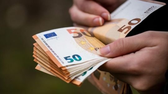Cotización de euro blue y oficial en Argentina