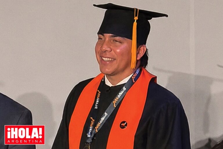 Cristian Castro en su ceremonia de graduación