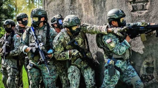 Mapa de América Latina y el Caribe con indicadores militares
