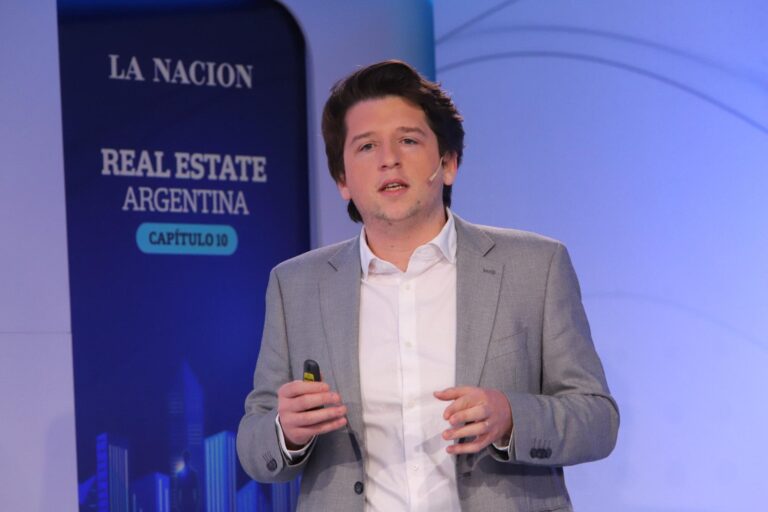 Federico González Rouco, economista, en su oficina