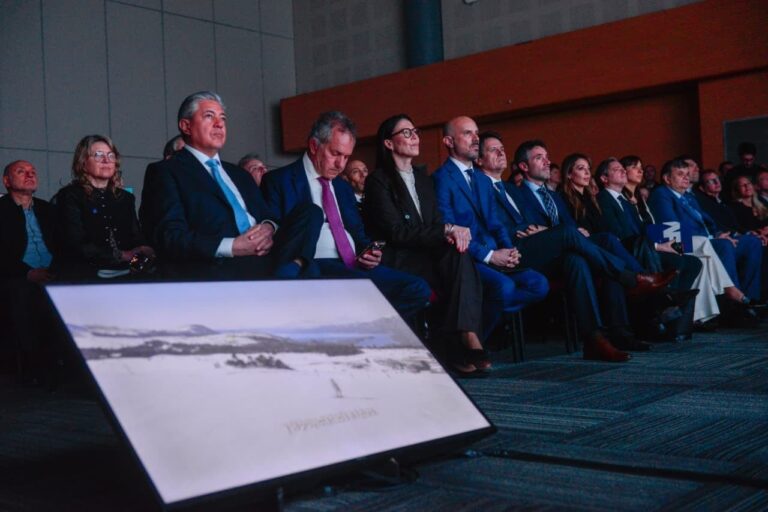 Rolando Figueroa en el foro Neuquén Day 2026