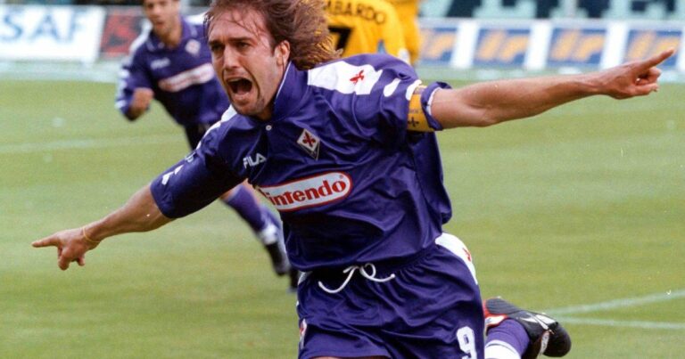Gabriel Batistuta con la camiseta de la Fiorentina