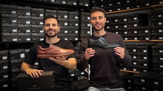 Par de zapatos de la marca Libertarios