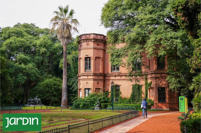 Vista del Jardín Botánico Carlos Thays con su invernáculo principal