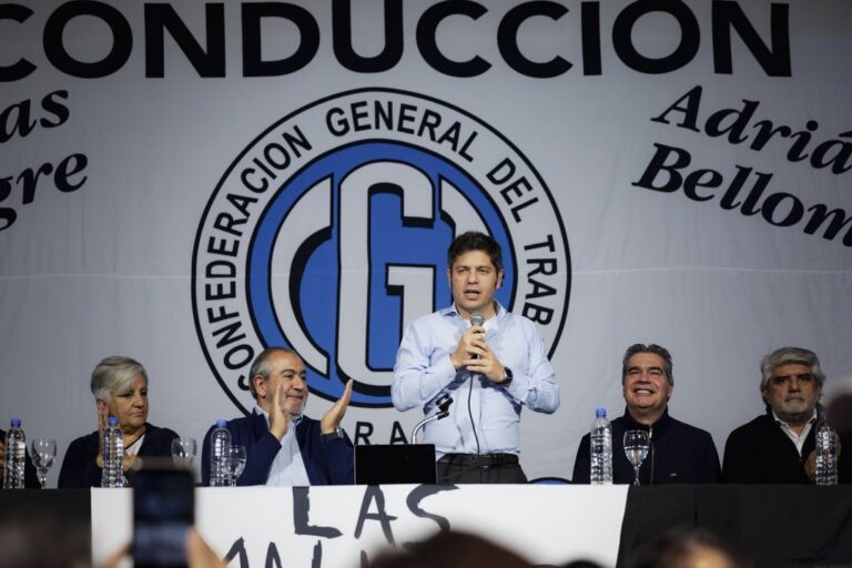 Axel Kicillof en el acto de normalización de la CGT Regional Chaco