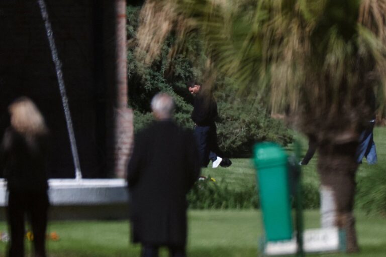 Lionel Messi en el cementerio El Prado de Rosario durante la despedida a su padre Jorge