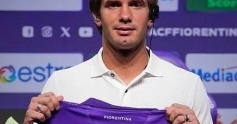 Franco Mastantuono en su presentación con Fiorentina
