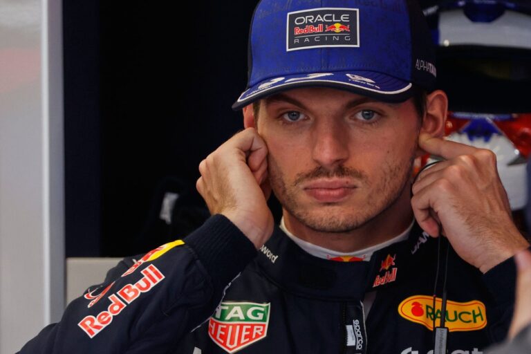 Max Verstappen con el auto de Red Bull en el Gran Premio de Zandvoort